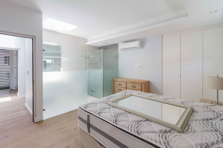 To Let 3 Bedroom Property for Rent in Green Point Western Cape